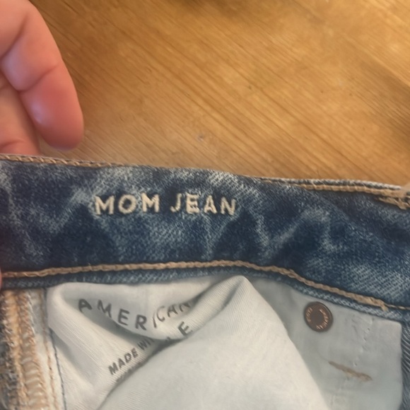 American Eagle Mom Jean, medium blue, 4 short - Picture 3 of 5
